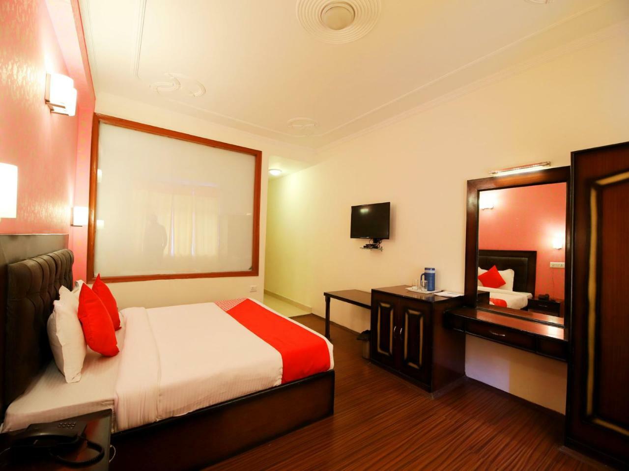 Hotel OYO 3146 Six Season Regency Jagatsukh Exterior foto